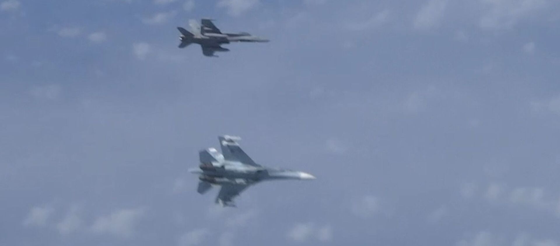 Су-27 оттеснили истребители НАТО от борта Шойгу - видео - Sputnik საქართველო, 1920, 29.09.2021