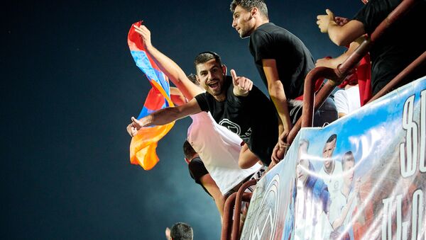 Болельщики клуба Арарат-Армения радуются победе над ФК Сабуртало - Sputnik Грузия