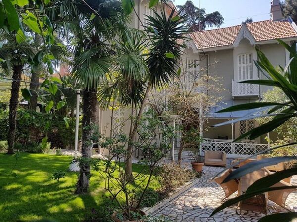 როგორ მოვხვდეთ პრინცის კუნძულებზე 5 ლირად: იდუმალი კუნძული, სადაც თურქულ სერიალებს იღებენ როგორ მოვხვდეთ პრინცის კუნძულებზე 5 ლირად: იდუმალი კუნძული, სადაც თურქულ სერიალებს იღებენ - Sputnik საქართველო