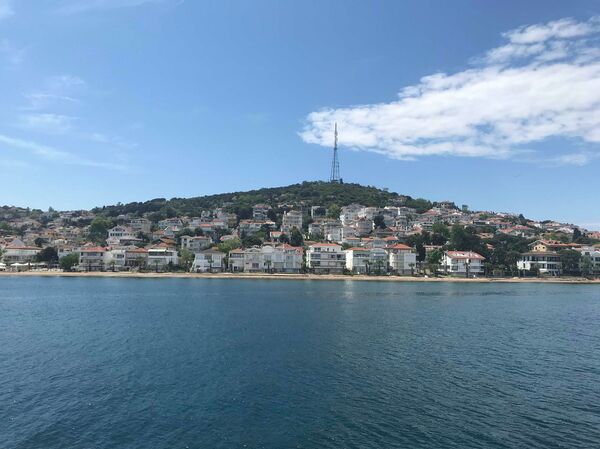 როგორ მოვხვდეთ პრინცის კუნძულებზე 5 ლირად: იდუმალი კუნძული, სადაც თურქულ სერიალებს იღებენ როგორ მოვხვდეთ პრინცის კუნძულებზე 5 ლირად: იდუმალი კუნძული, სადაც თურქულ სერიალებს იღებენ - Sputnik საქართველო