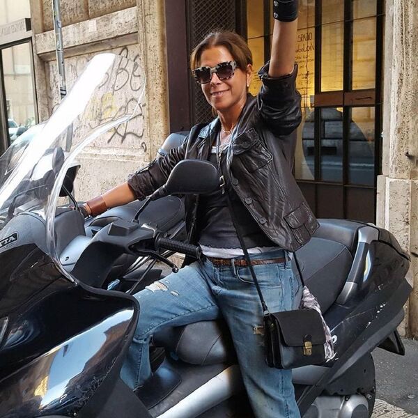 ოცი წლის ექიმი გოგონა რომელსაც მურმან ლებანიძემ წიგნზე დაუწერა: „ჩემს საყვარელ პოეტს - Sputnik საქართველო