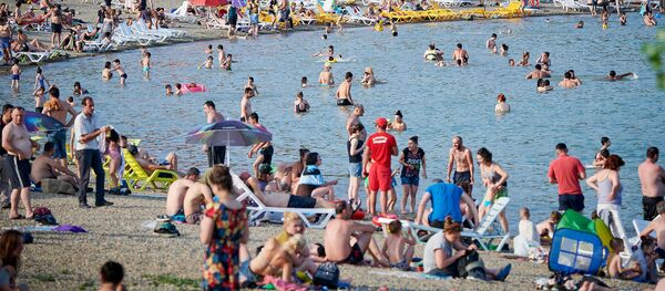 Отдыхающие на Тбилисском море - Sputnik Грузия