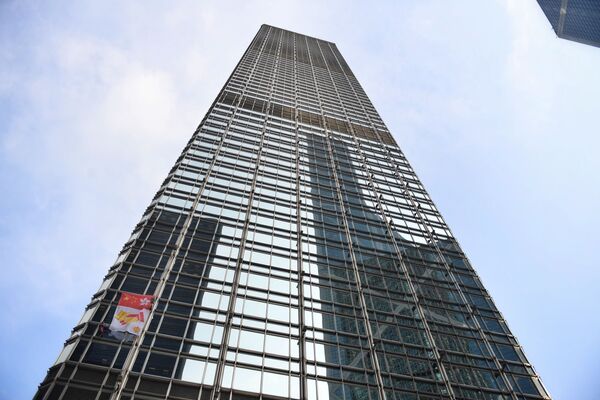 68-этажный небоскреб Cheung Kong Center принадлежит миллиардеру Ли Кашину - самому богатому жителю Гонконга - Sputnik Грузия