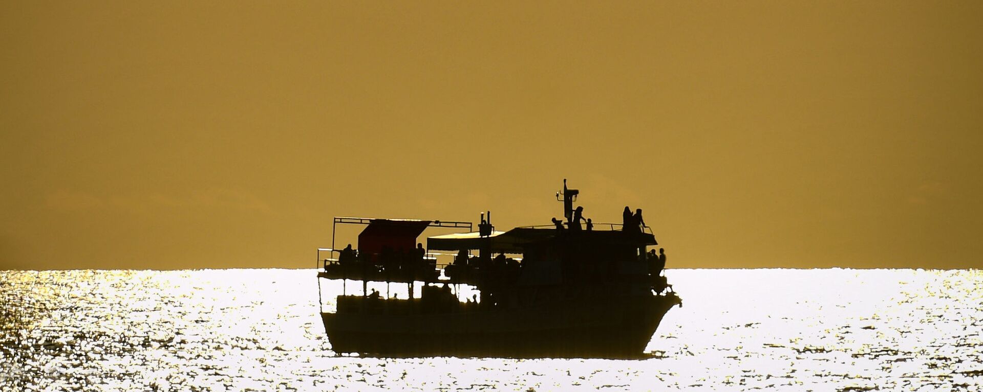 Неповторимая Аджария - виды. Черное море на закате - вид с пляжа в городе Батуми - Sputnik Грузия, 1920, 13.12.2025