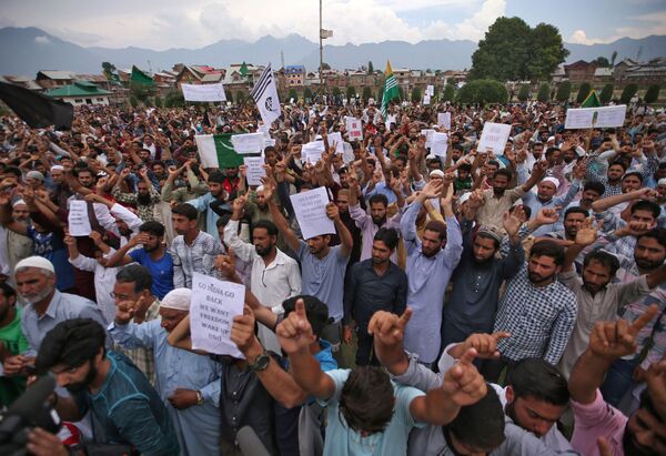 В связи с этим в ряде районов штата Кашмир уже начались массовые протесты и беспорядки - Sputnik Грузия