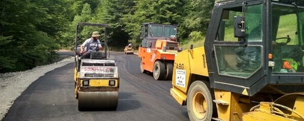 Ремонт дороги, связывающей Тианети (регион Мцхета-Мтианети) и Ахмета (регион Кахети) - Sputnik Грузия