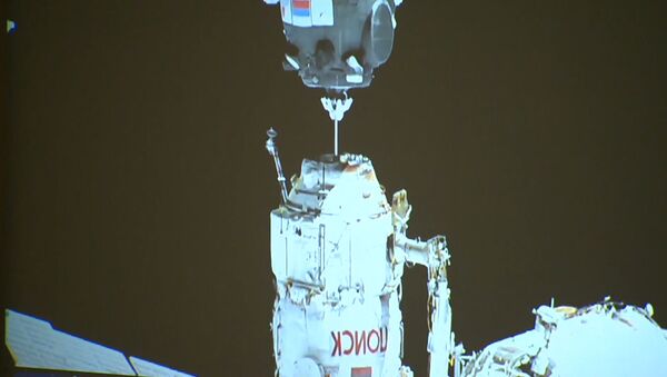 Экипаж МКС совершил перестыковку для повторного приема Союза с Федором - Sputnik Грузия
