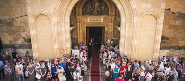 მორწმუნეები დილიდან მივიდნენ სიონში. აქ მარიამობას ყველაზე ლამაზად აღნიშნავენ მორწმუნეები დილიდან მივიდნენ სიონში. აქ მარიამობას ყველაზე ლამაზად აღნიშნავენ - Sputnik საქართველო