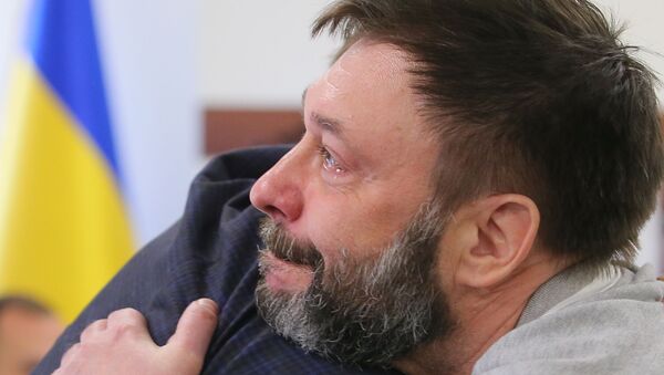 კირილ ვიშინსკი პატიმრობიდან გათავისუფლების მომენტში - Sputnik საქართველო