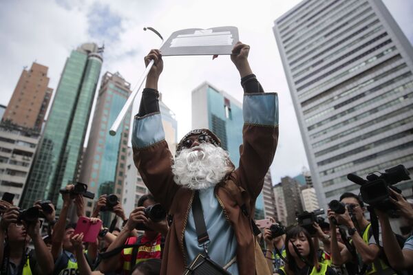 Уже три месяца в Гонконге проходят массовые протесты местных жителей - Sputnik Грузия