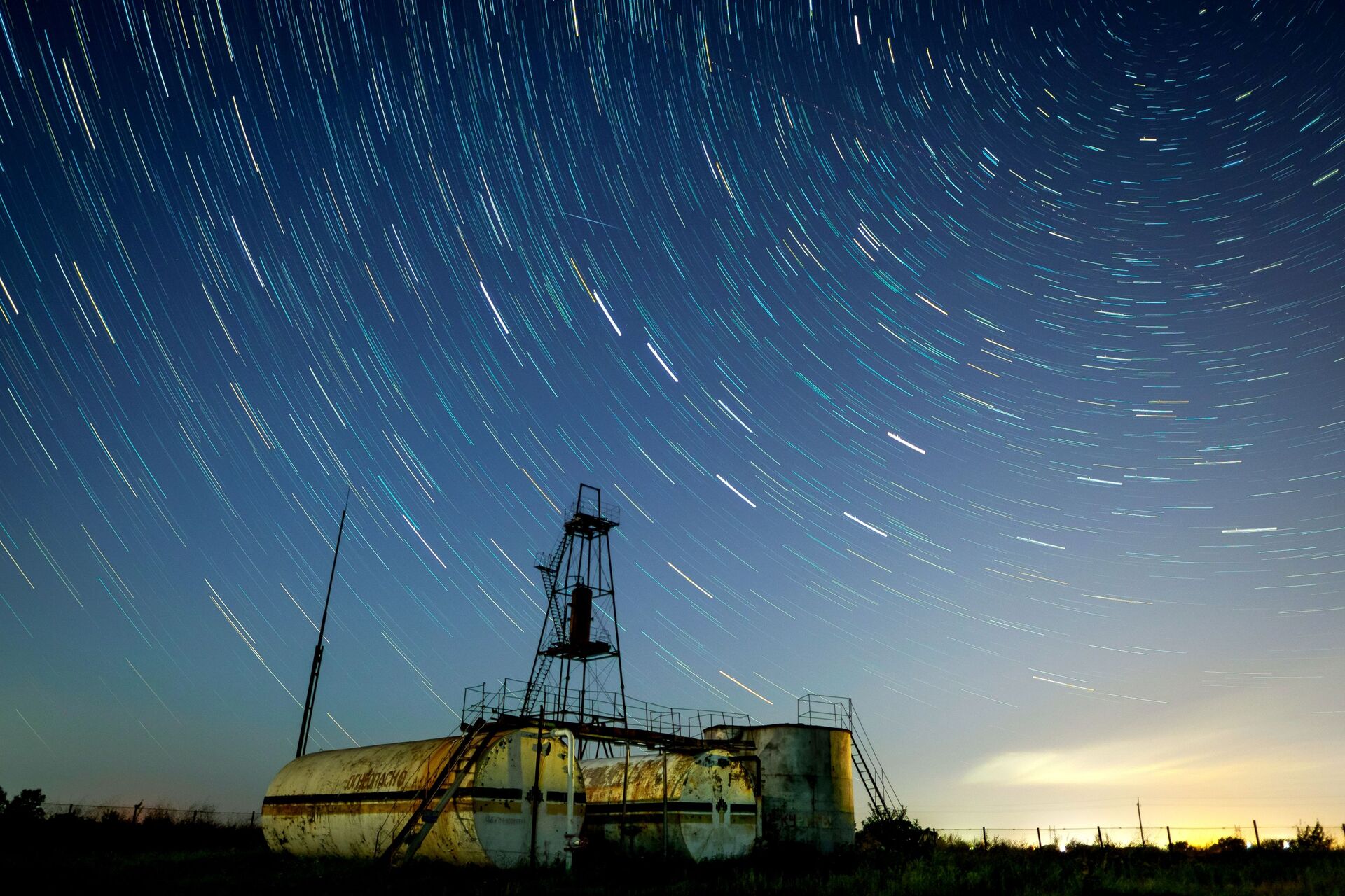 Звездное небо, наблюдаемое в Краснодарском крае во время метеорного потока Персеиды - Sputnik Грузия, 1920, 04.11.2021