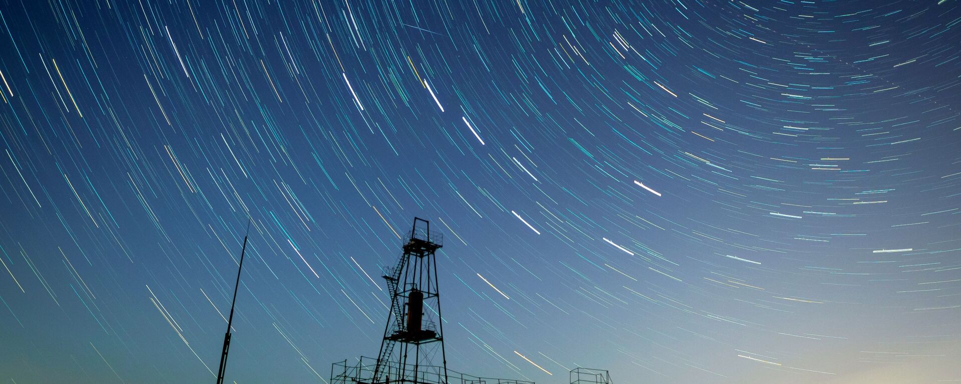 Звездное небо, наблюдаемое в Краснодарском крае во время метеорного потока Персеиды - Sputnik Грузия, 1920, 01.12.2022