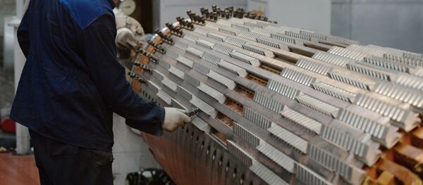 Работы над элементом турбогенератора в производственном корпусе АЭС - Sputnik Грузия