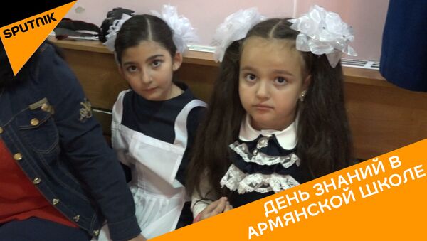 Как День знаний прошел в армянской школе в Москве - видео - Sputnik Грузия
