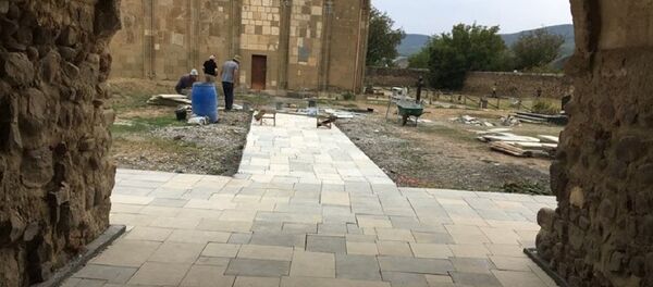 უკანონო მშენებლობა სამთავისის ეზოში უკანონო მშენებლობა სამთავისის ეზოში - Sputnik საქართველო