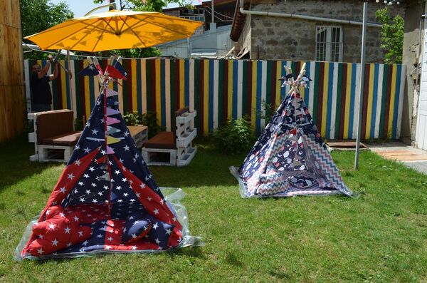 ბავშვობის ოცნებაზე გაცვლილი ქალაქი და არქიტექტორი, რომელიც საბავშვო კარვებს ქმნის ბავშვობის ოცნებაზე გაცვლილი ქალაქი და არქიტექტორი, რომელიც საბავშვო კარვებს ქმნის - Sputnik საქართველო