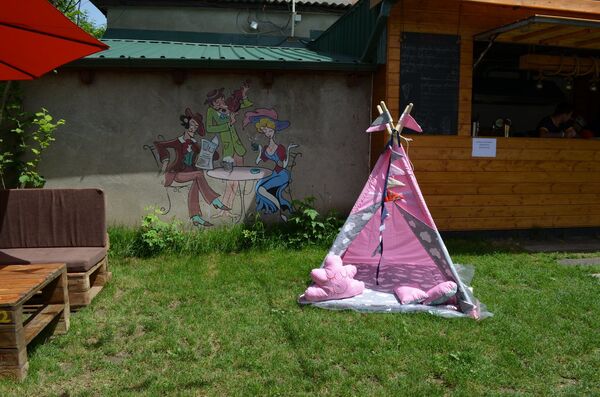 ბავშვობის ოცნებაზე გაცვლილი ქალაქი და არქიტექტორი, რომელიც საბავშვო კარვებს ქმნის ბავშვობის ოცნებაზე გაცვლილი ქალაქი და არქიტექტორი, რომელიც საბავშვო კარვებს ქმნის - Sputnik საქართველო