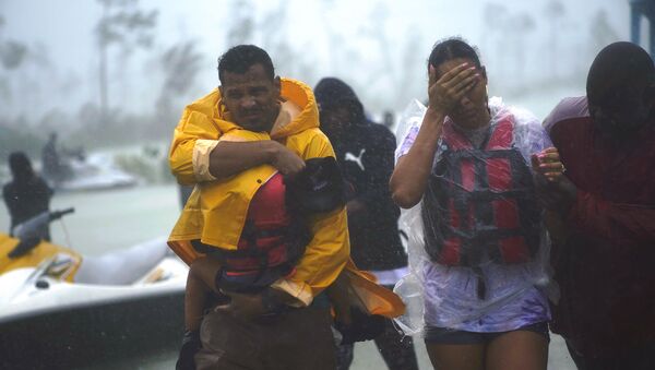Эвакуация семей из Фрипорта после прохождения урагана Дориан над Багамскими островами - Sputnik Грузия