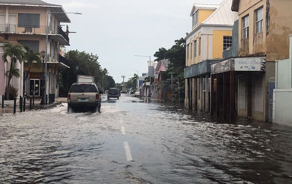 Вид на затопленную улицу в центре города Нассау, Багамы - Sputnik Грузия