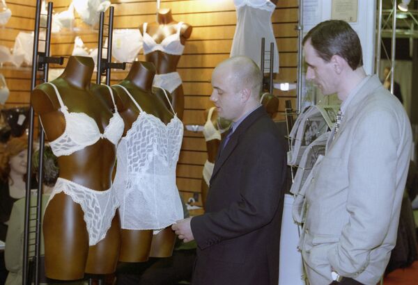 ქალის თეთრეულის პირველი საერთაშორისო სპეციალიზებული გამოფენა „lingerie-2001“ - Sputnik საქართველო