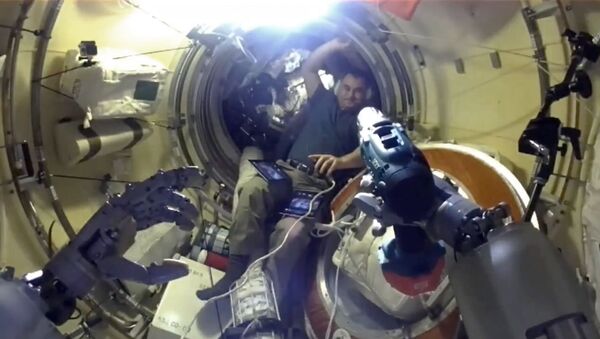 Робот Федор освоился на МКС - видео - Sputnik Грузия