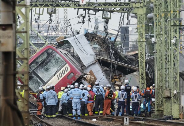 Столкновение поезда и грузовика произошло в японском городе Иокогама в четверг утром - Sputnik Грузия