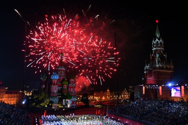 Торжественная церемония закрытия фестиваля Спасская башня на Красной Площади в Москве - Sputnik Грузия