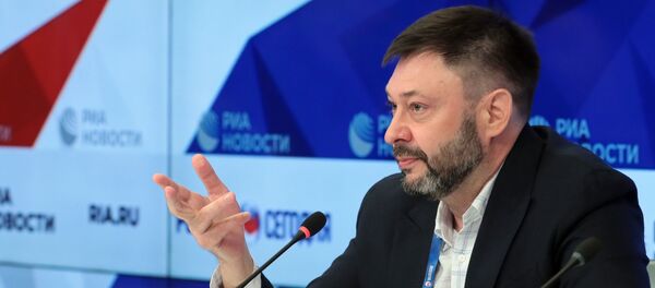 Руководитель портала РИА Новости Украина Кирилл Вышинский на пресс-конференции - Sputnik Грузия