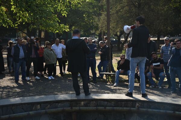 Сотрудники авиационного завода в Тбилиси бастуют, требуя зарплату Сотрудники авиационного завода в Тбилиси бастуют, требуя зарплату - Sputnik Грузия
