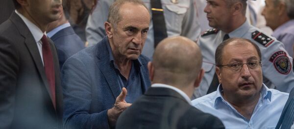 Роберт Кочарян с адвокатами на судебном заседании по делу 1 марта (12 сентября 2019). Еревaн - Sputnik Грузия