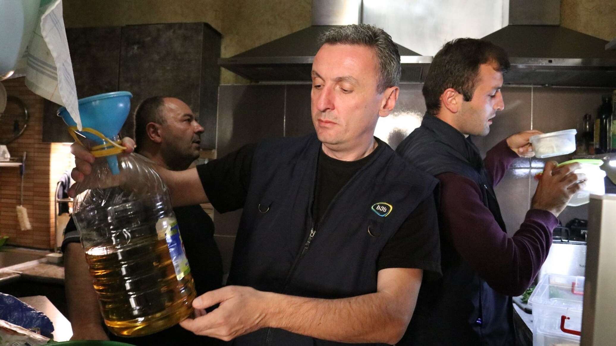 რას ვჭამთ: ავჭალაში მდებარე საწარმოში კრიტიკული შეუსაბამობა გამოვლინდა