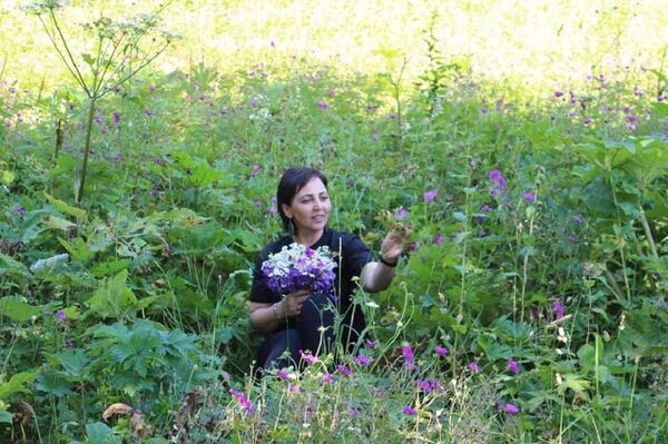 მარად შეყვარებული პოეტი ქალის „ავანსცენა“ და სიყვარულის სახელობის თეატრალური დასი მარად შეყვარებული პოეტი ქალის „ავანსცენა“ და სიყვარულის სახელობის თეატრალური დასი - Sputnik საქართველო