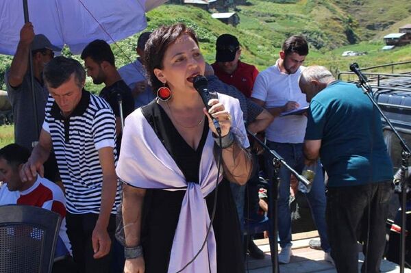 მარად შეყვარებული პოეტი ქალის „ავანსცენა“ და სიყვარულის სახელობის თეატრალური დასი მარად შეყვარებული პოეტი ქალის „ავანსცენა“ და სიყვარულის სახელობის თეატრალური დასი - Sputnik საქართველო