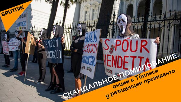 Скандальное помилование: акции в Тбилиси у резиденции президента - видео - Sputnik Грузия