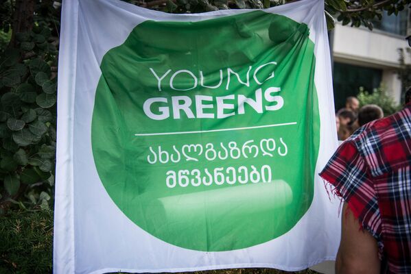 Акцию организовали члены неправительственной организации Молодые зеленые  - Sputnik Грузия