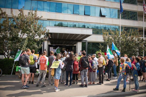 Экоактивисты вышли на акцию протеста у здания мэрии Тбилиси - Sputnik Грузия