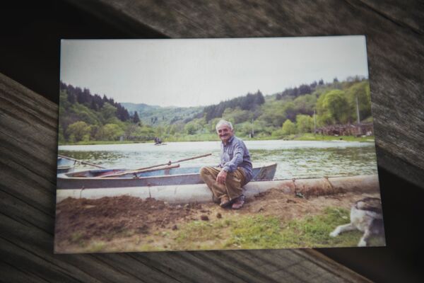 Такая сильная любовь: влюбленный грузин превратил мусорную свалку в живописное озеро - Sputnik Грузия