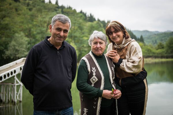 Такая сильная любовь: влюбленный грузин превратил мусорную свалку в живописное озеро - Sputnik Грузия