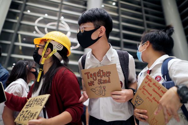 Внеклассные акции протестов студентов в Гонконге - Sputnik Грузия