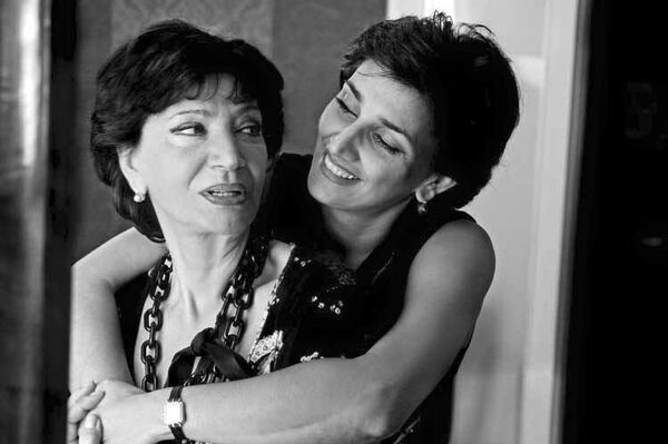 Моя большая любовь закончилась, или топ-10 успешных матерей-одиночек шоу-бизнеса Грузии Моя большая любовь закончилась, или топ-10 успешных матерей-одиночек шоу-бизнеса Грузии - Sputnik Грузия