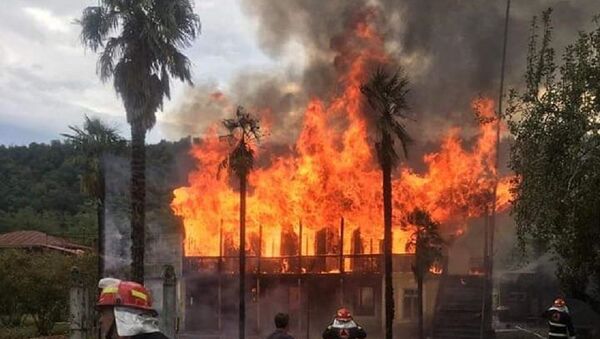 Пожар в доме в селе Лия  - Sputnik Грузия