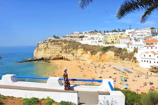 ლურჯი ოკეანე და ალგარვეს ოქროსფერი სანაპირო: როგორ ვიმოგზაუროთ სამხრეთ პორტუგალიაში იაფად ლურჯი ოკეანე და ალგარვეს ოქროსფერი სანაპირო: როგორ ვიმოგზაუროთ სამხრეთ პორტუგალიაში იაფად - Sputnik საქართველო