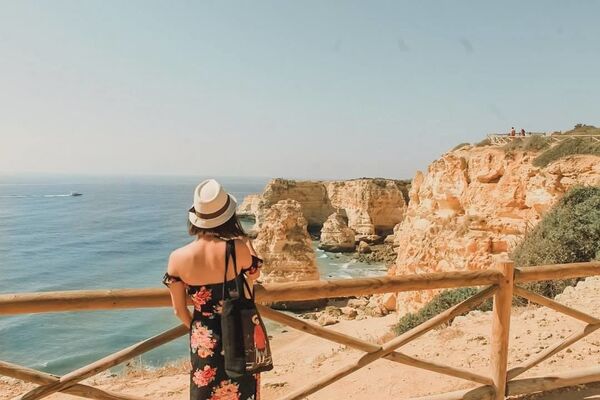 ლურჯი ოკეანე და ალგარვეს ოქროსფერი სანაპირო: როგორ ვიმოგზაუროთ სამხრეთ პორტუგალიაში იაფად ლურჯი ოკეანე და ალგარვეს ოქროსფერი სანაპირო: როგორ ვიმოგზაუროთ სამხრეთ პორტუგალიაში იაფად - Sputnik საქართველო