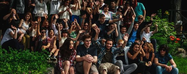 თამარ ქუთათელაძე მოსწავლეებთან ერთად თამარ ქუთათელაძე მოსწავლეებთან ერთად - Sputnik საქართველო