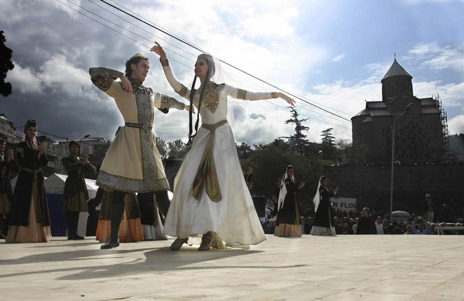 Танцы на празднике Тбилисоба. Фото из коллекции Нино Мелия - Sputnik Грузия, 1920, 01.09.2022