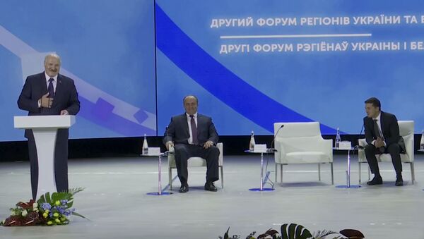 Зеленский напугал Лукашенко на встрече в Житомире - видео - Sputnik Грузия