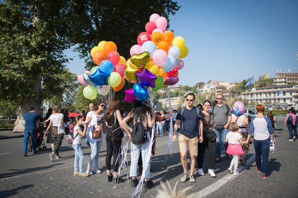 Столица в октябре отмечает Тбилисоба - день города, который любят одинаково и взрослые, и дети - Sputnik Грузия