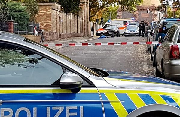Стрельба произошла возле синагоги, один из злоумышленников также забросил гранату на территорию еврейского кладбища - Sputnik Грузия