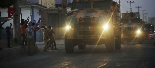 Ситуация на границе Турции и Сирии. Турецкая военная колонна пересекает сирийскую границу - Sputnik Грузия