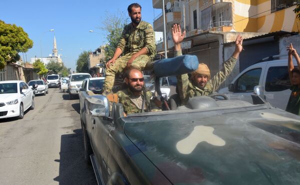 Военные в машине на границе Турции и Сирии - Sputnik Грузия